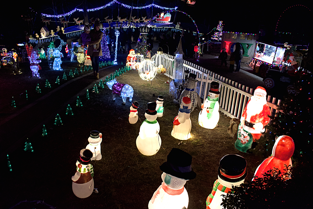 Lighting the Outer Banks Sky-The Poulos Family Christmas Lights