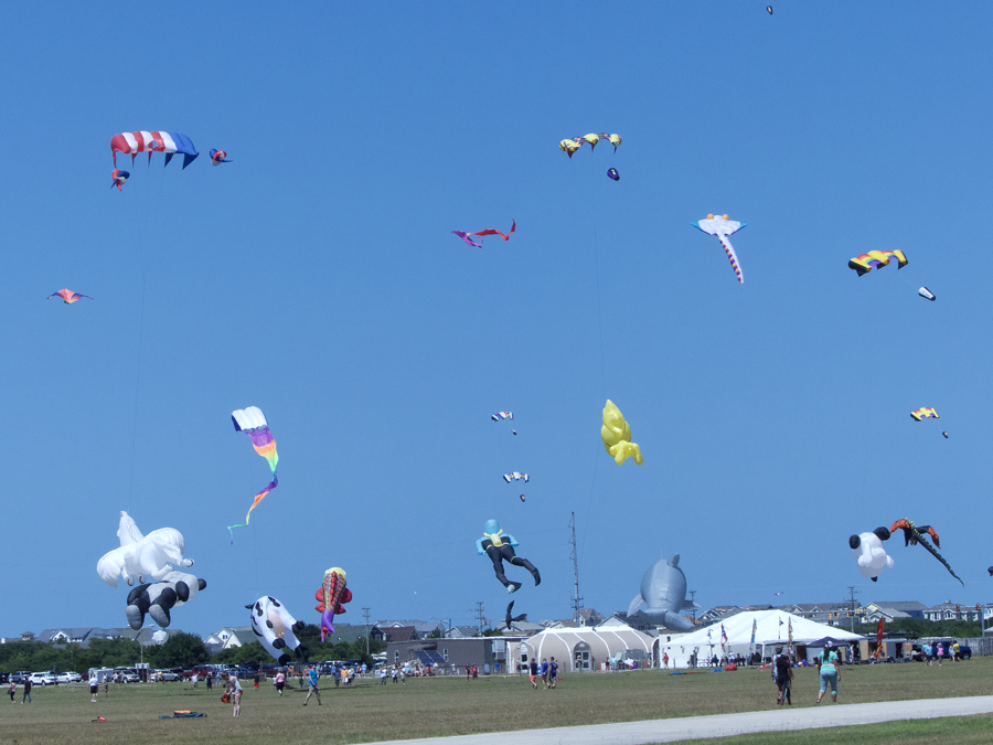 Spectacular Kite Display at 40th Annual Wright Kite Festival