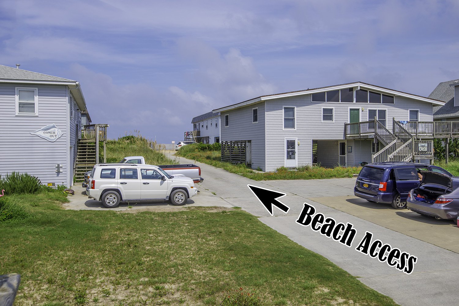 Direct Beach Access 3 houses away! 